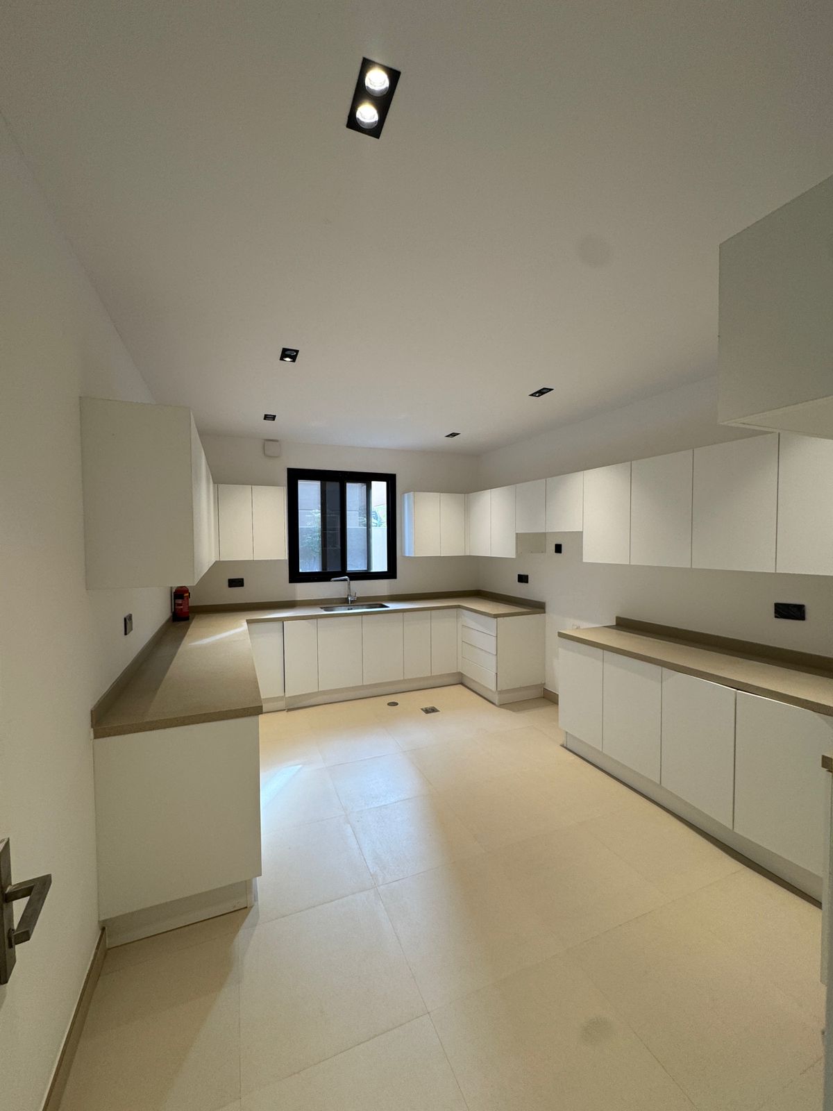 🏡 *Luxury Villa in Sedra – Roshn*   ✨ 300 m² Modern Villa | Elegance Meets Functionality     
